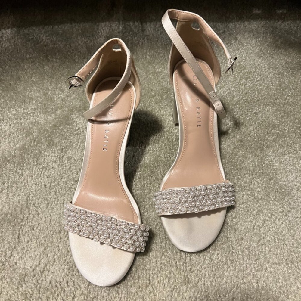 Kelly & Katie white pearl heels size 7.5